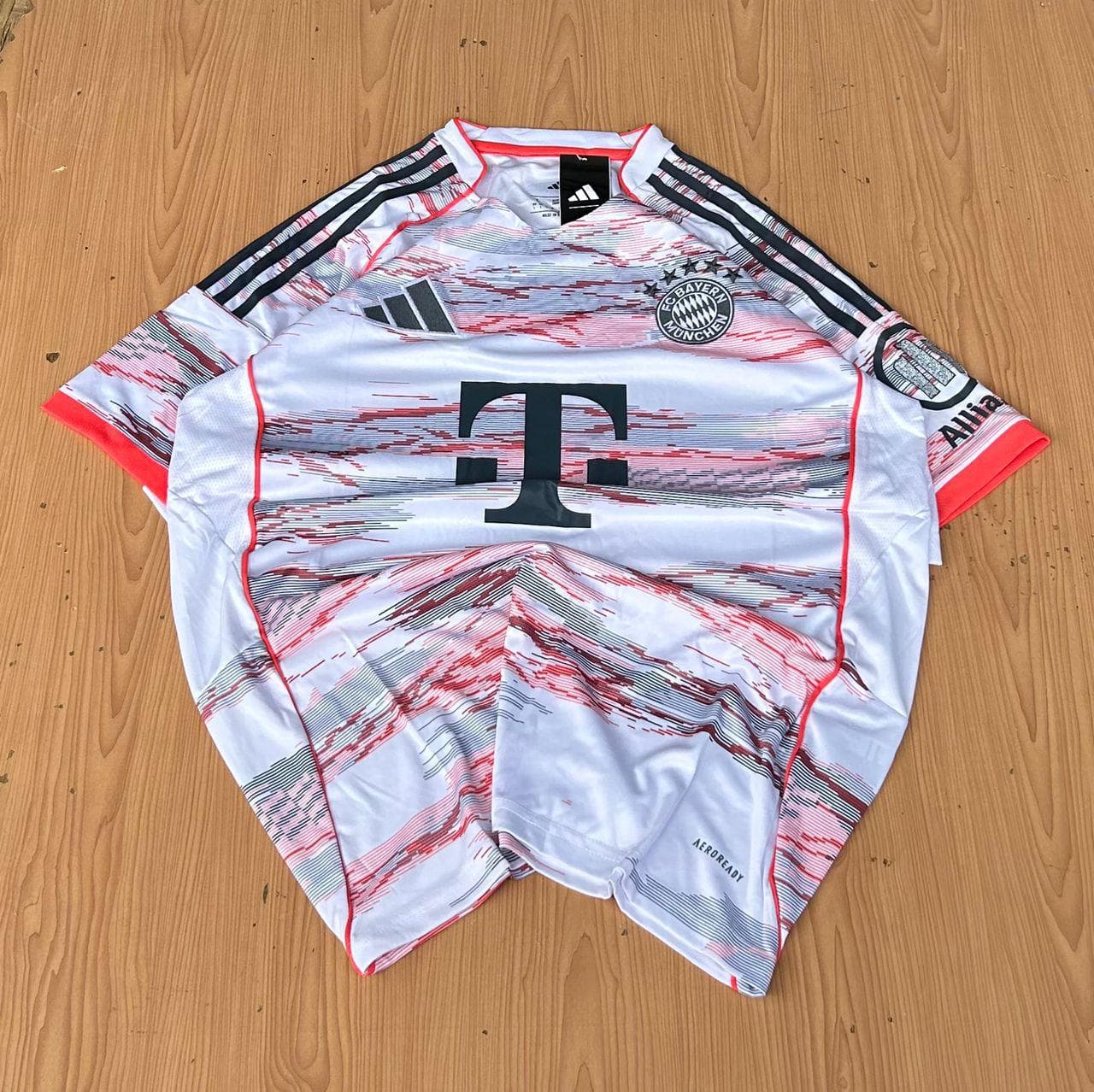 Bayen Munich 2025/2026 jersey
